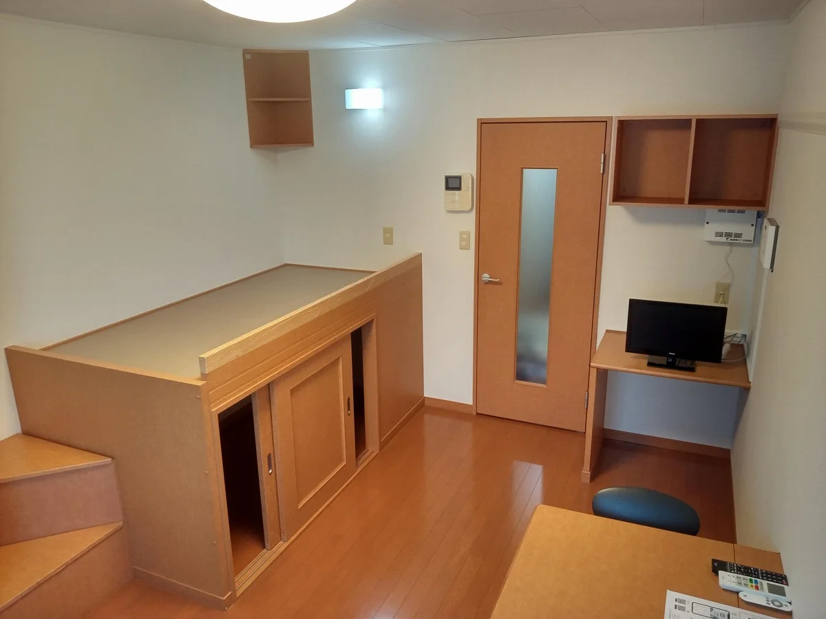 造付ベッドと収納です