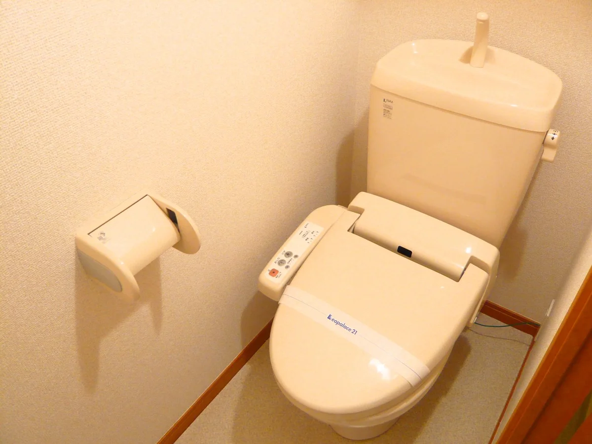 温水洗浄便座付きのトイレです。