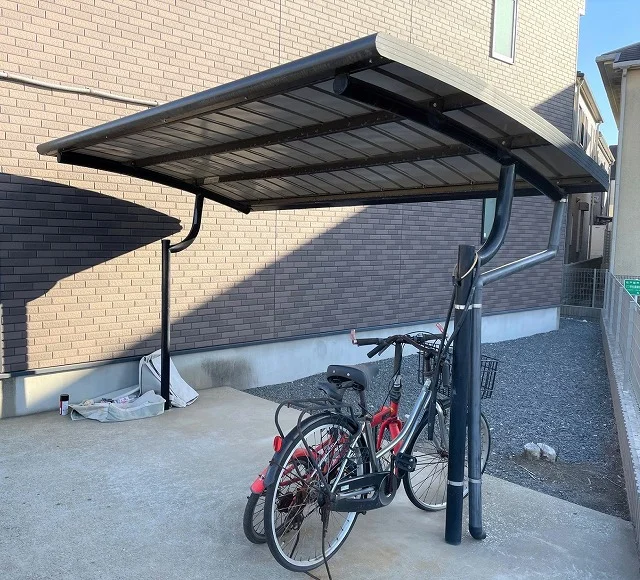 屋根付き駐輪場完備