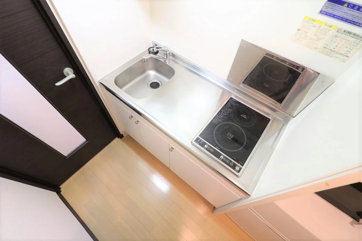 ワイドキッチン2口コンロ（手前のみⅠＨ専用）お掃除が楽チン