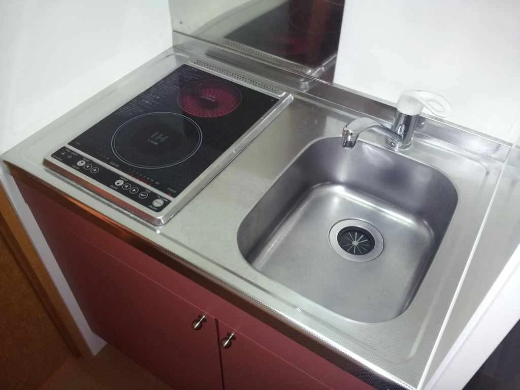 ＩＨ＋ラジエント組み合わせの電気コンロです。