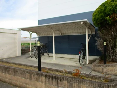 屋根付き駐輪場です。