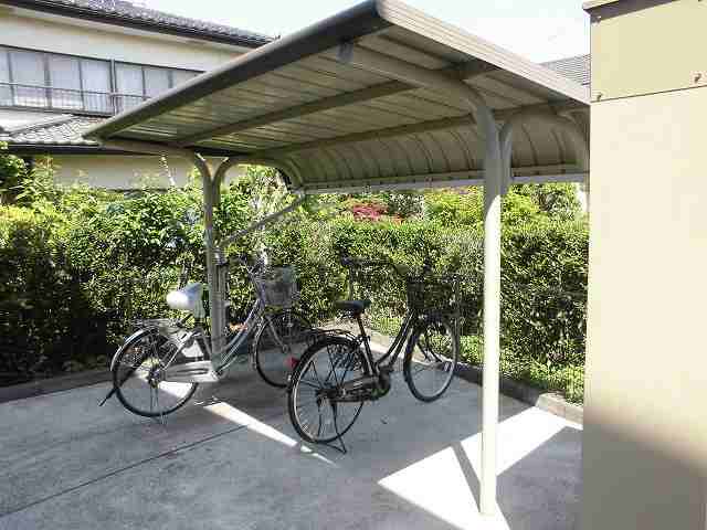 屋根付き駐輪場です。