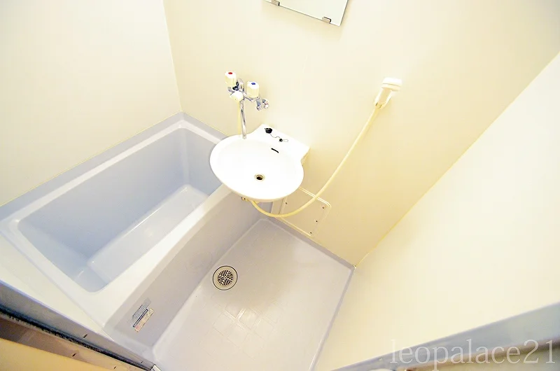 バス・トイレ別です。同タイプの写真です。