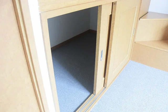 ハイベッドの下もスペース有り。