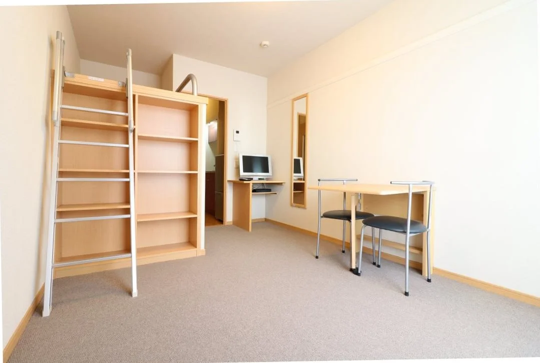 ハイベッドを寝室として活用すれば広々とした洋室を確保！