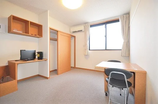 １階はフローリング、２階は絨毯敷きです。