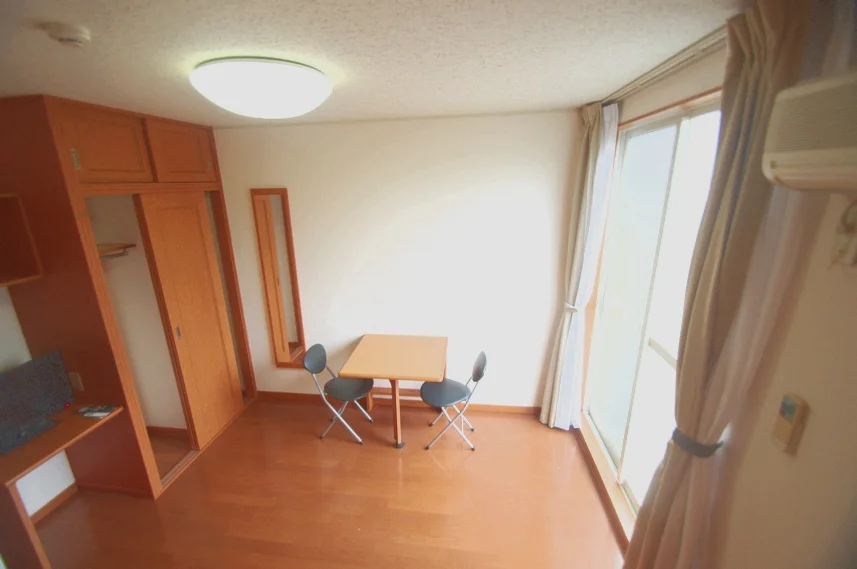 机は折りたたみ式です