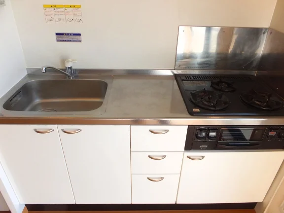 三口コンロのシステムキッチン