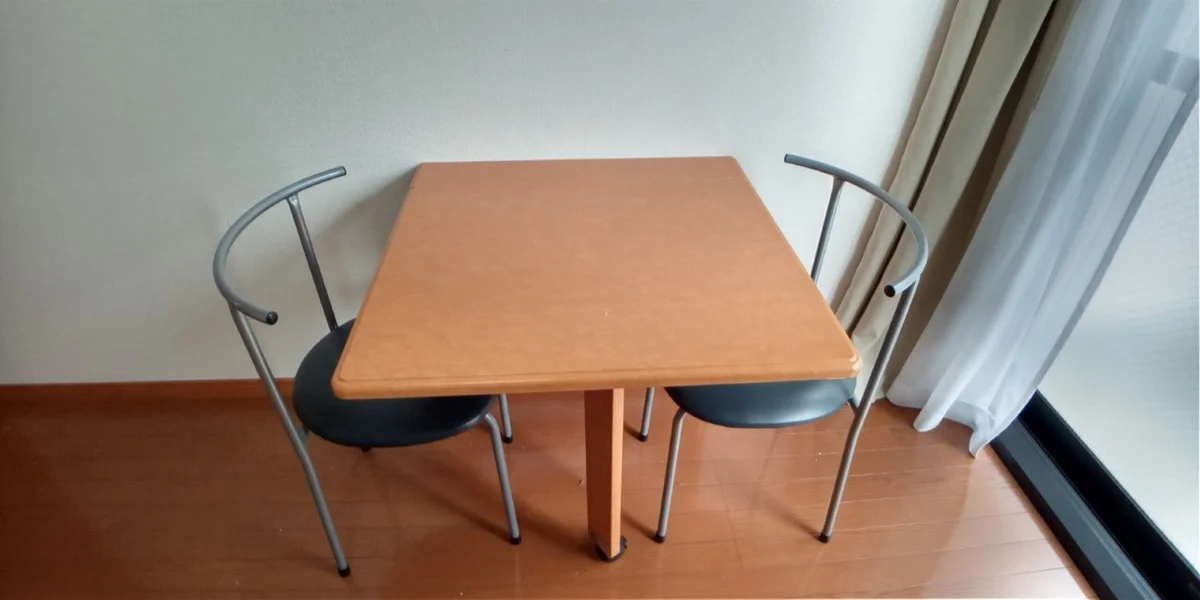 テーブル・椅子設置済