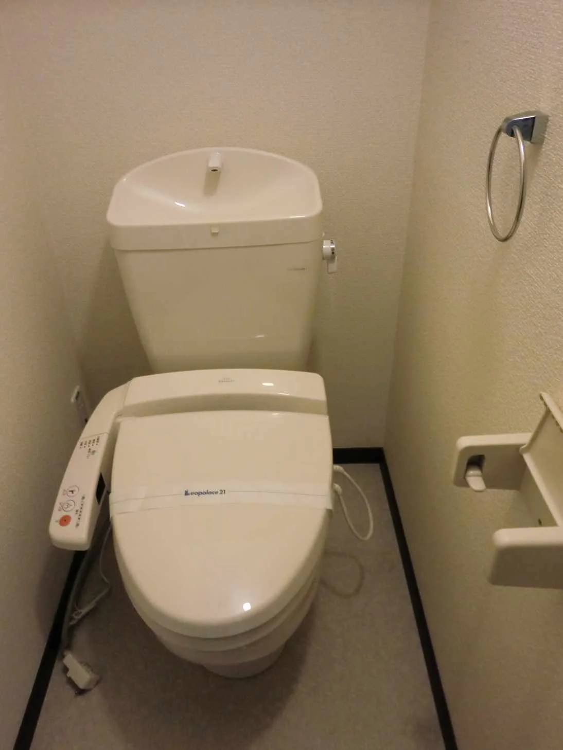 トイレ・お風呂は別です♪ウォシュレット付き！