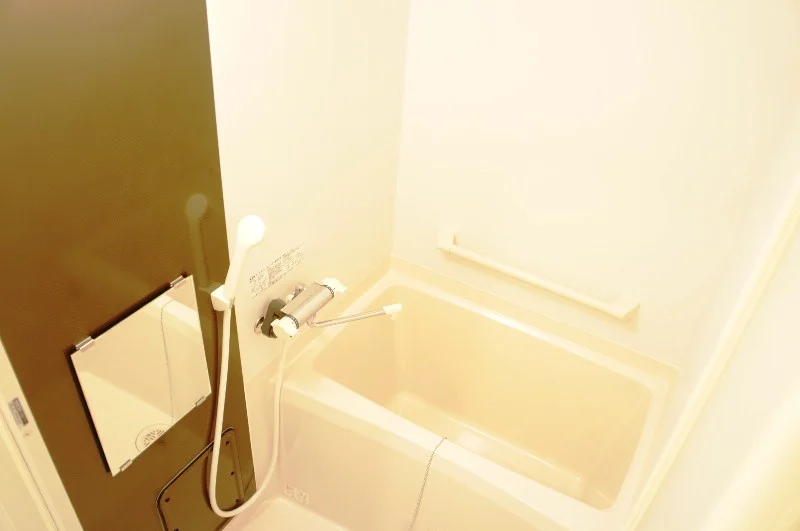 カラーパネルでおしゃれなお風呂♪浴室乾燥機付きです！