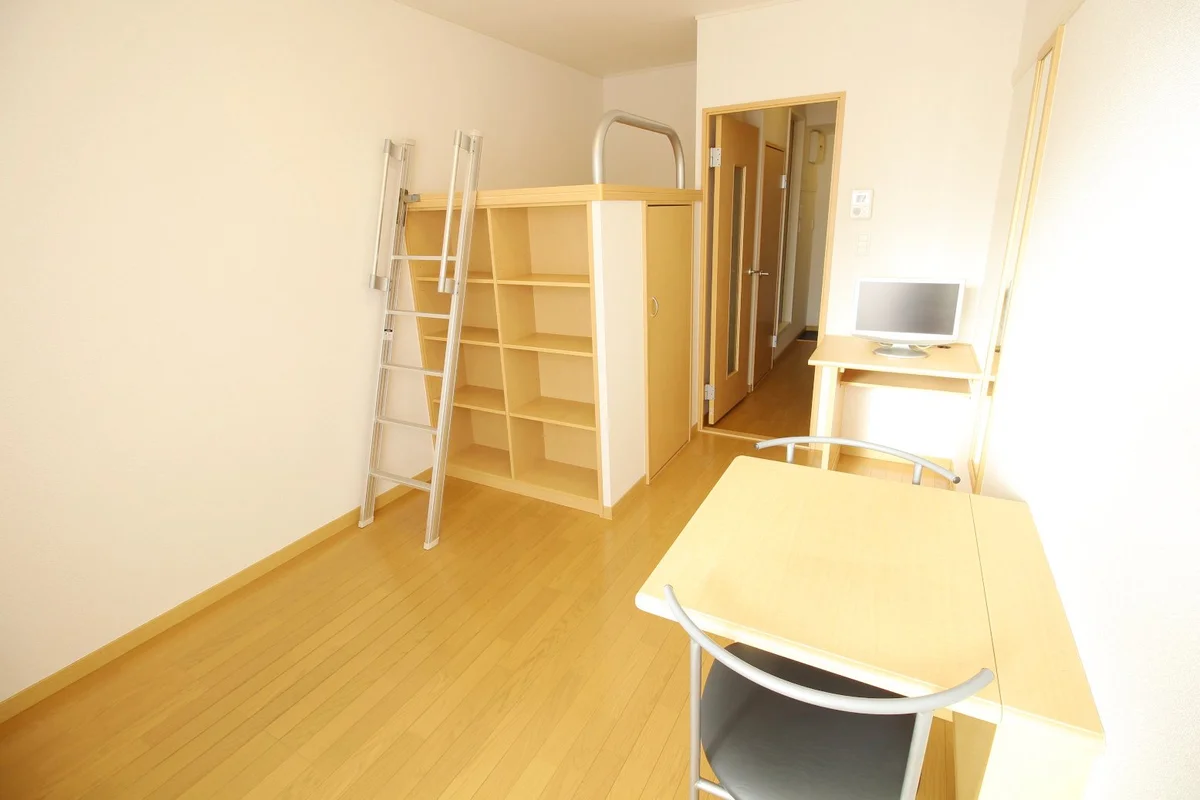 女性に人気があるハイベッドタイプのお部屋です♪