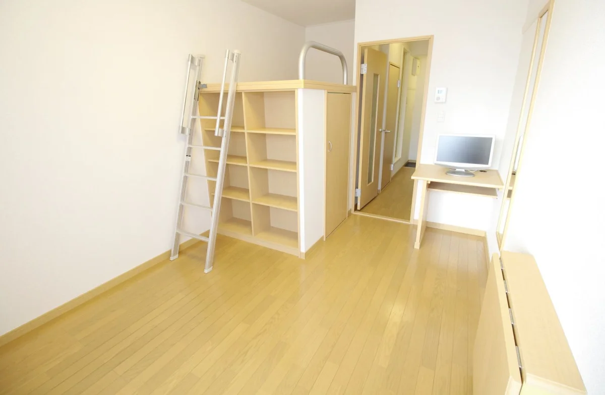 テーブルを折りたためばお部屋も広く使えます♪