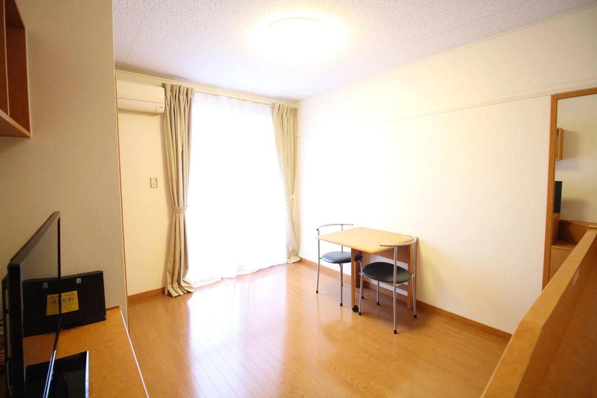 採光面は南東（101～108）、南西（109～112）です。