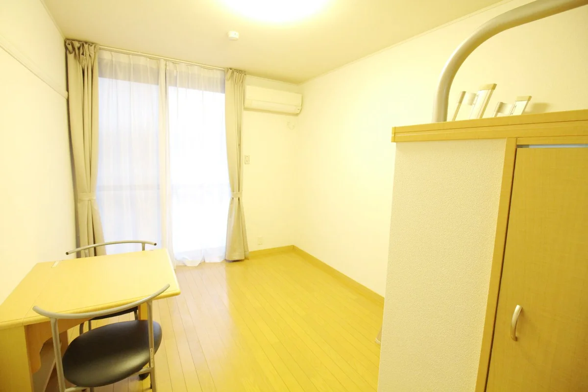 テーブルを折りたためば更にお部屋を広く使うことが出来ます♪