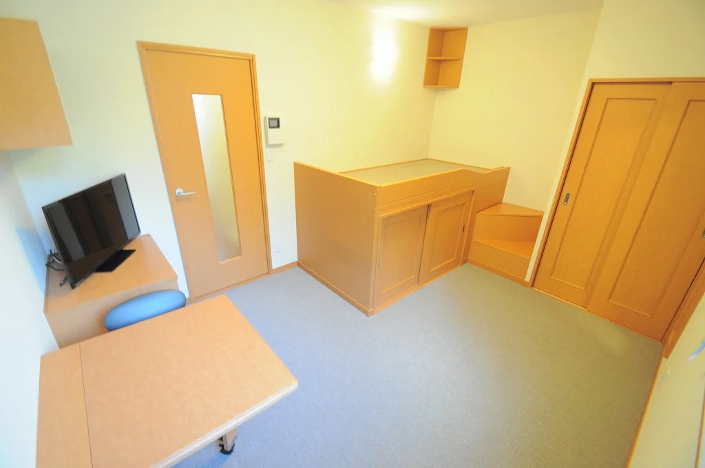 １階フローリング、２階絨毯