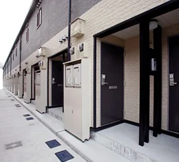 共用部分は清掃業者が清掃しております。