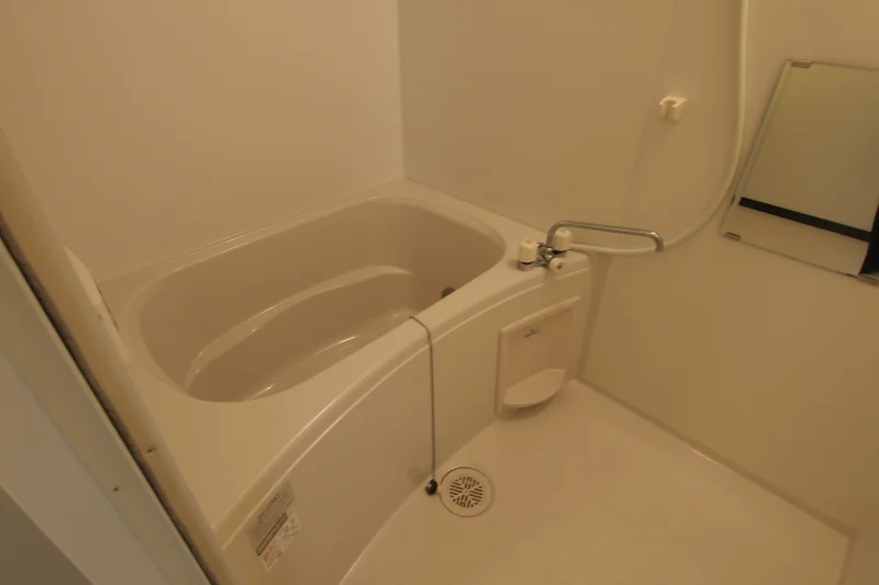 ちょっと広めのお風呂で疲れを取りましょう