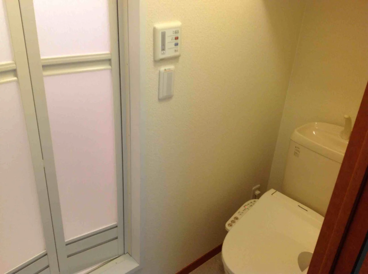 浴室入り口、浴室喚起乾燥機操作パネル