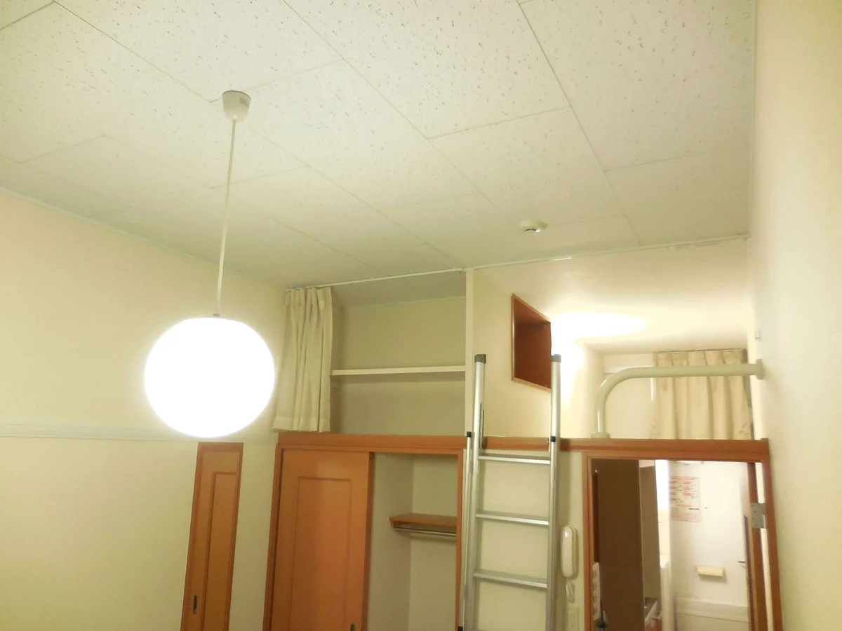 居室とは別に約2畳程あるロフトスペースがございます。