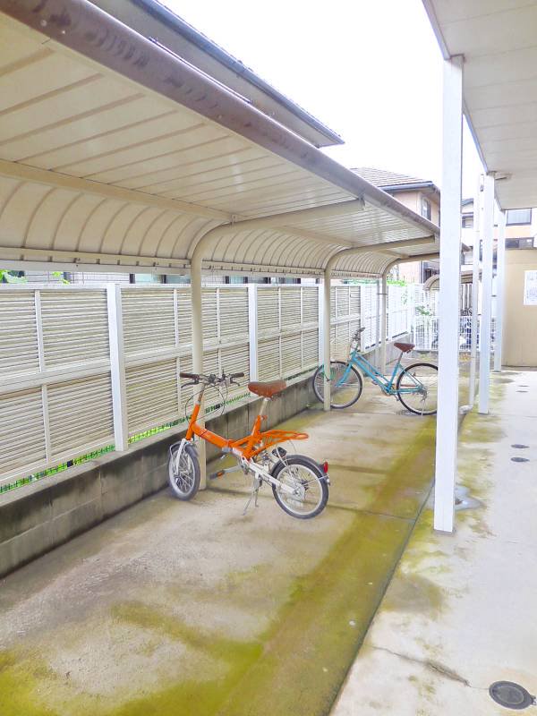 屋根付き駐輪場は無料でご利用頂けます。