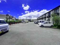 広々とした駐車場