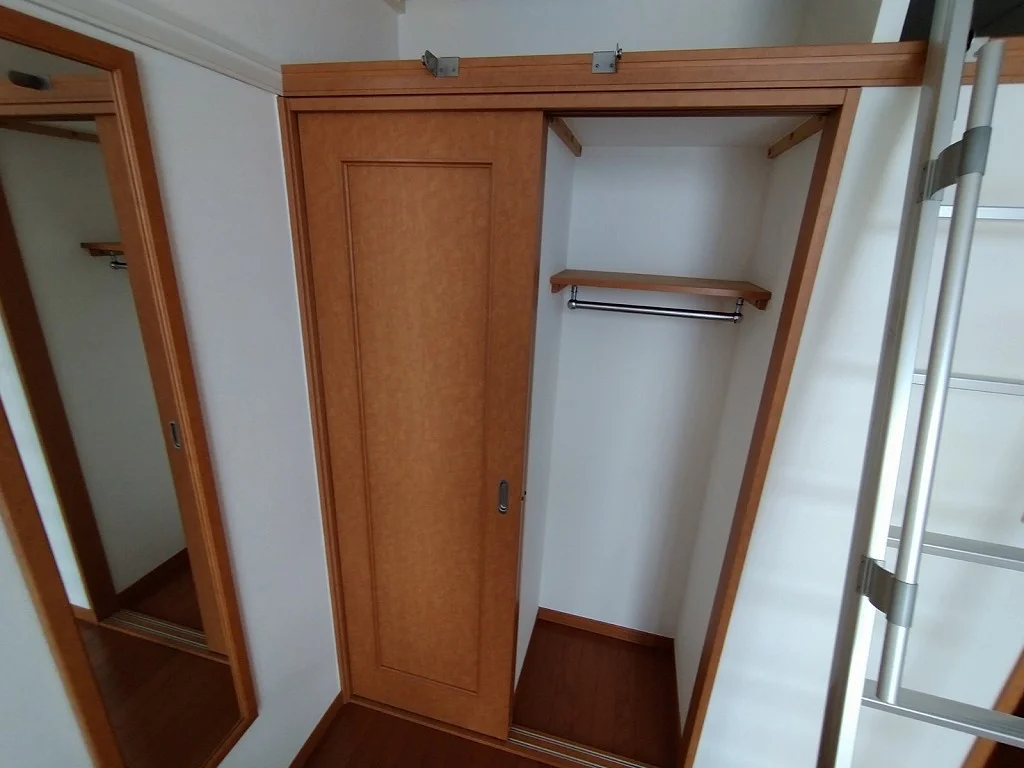 居室収納　姿見付き