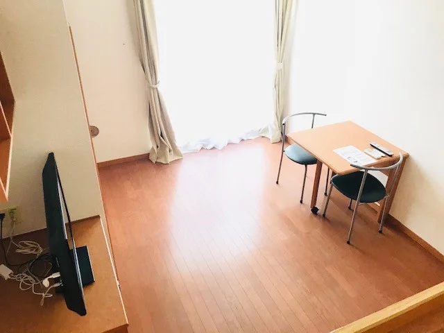 テーブルは折り畳み可能です。