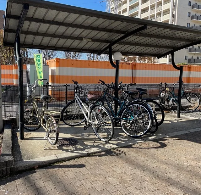 屋根付き駐輪場完備