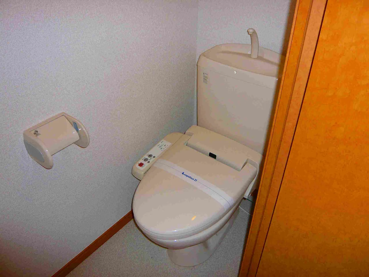 温水洗浄便座付きです。