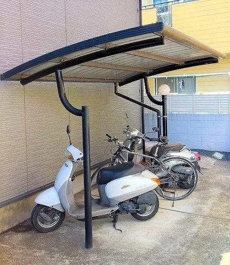 屋根付き駐輪場完備