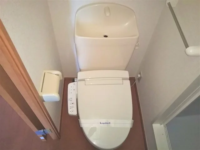 嬉しい温水洗浄便座付きです♪