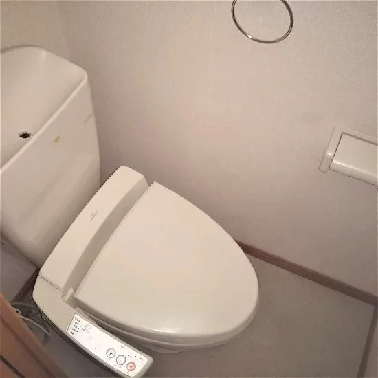 嬉しい温水洗浄便座付きです♪