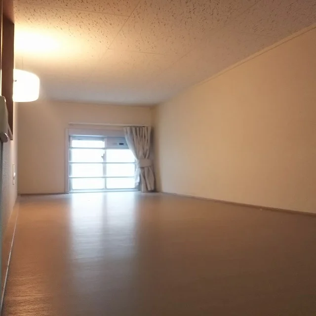 小窓付きの快適なロフト空間♪