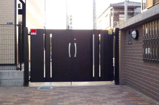 オートロックゲート付き。