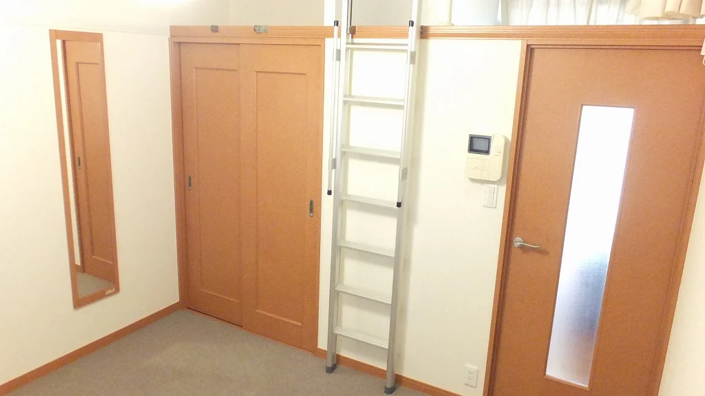 2Fの床面は、カーペット敷きです。