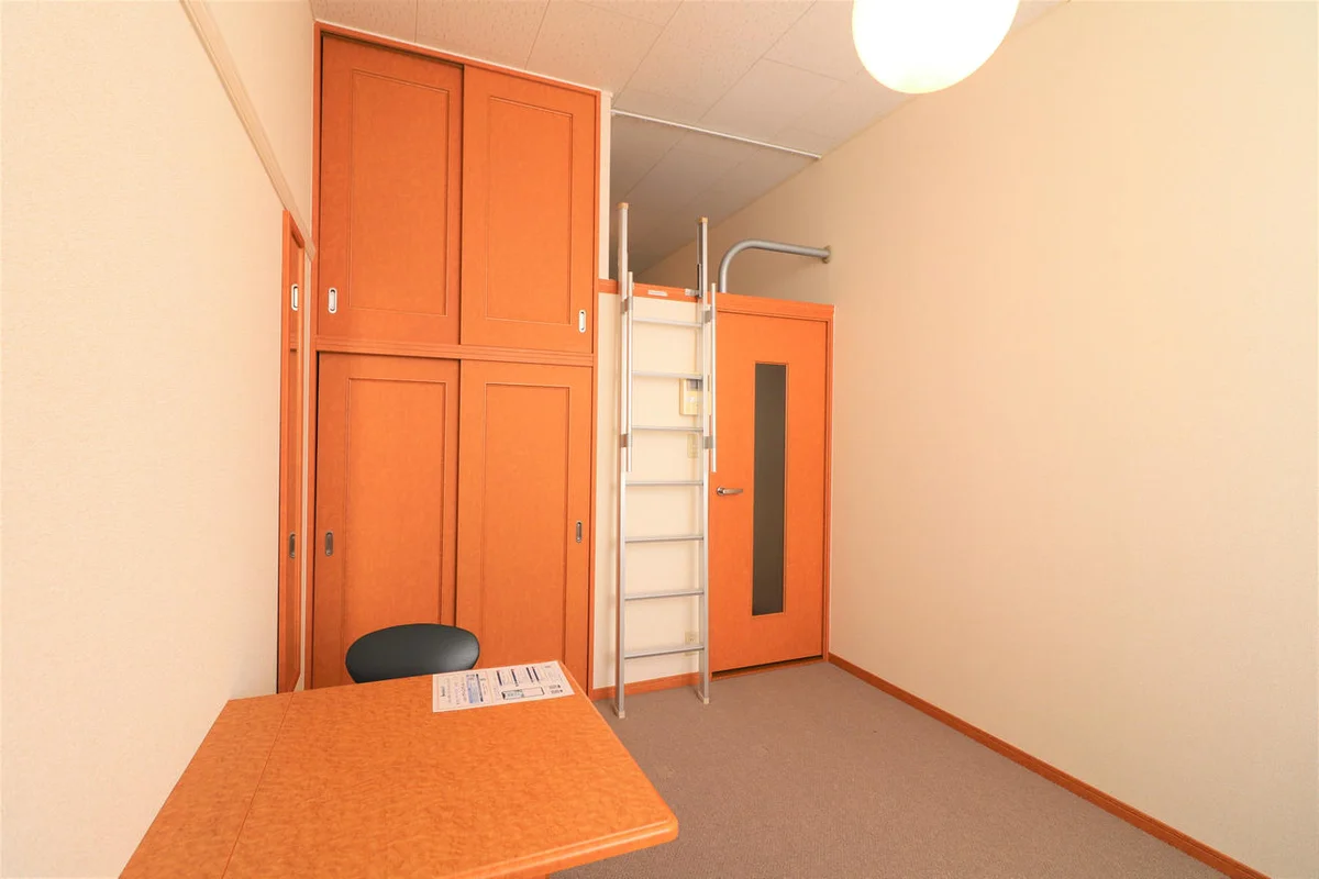 ロフトタイプは天井が高いので開放的なお部屋となります