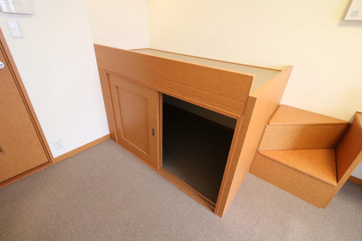 ベッド下に収納スペースあり！荷物が多くても十分に収まります！
