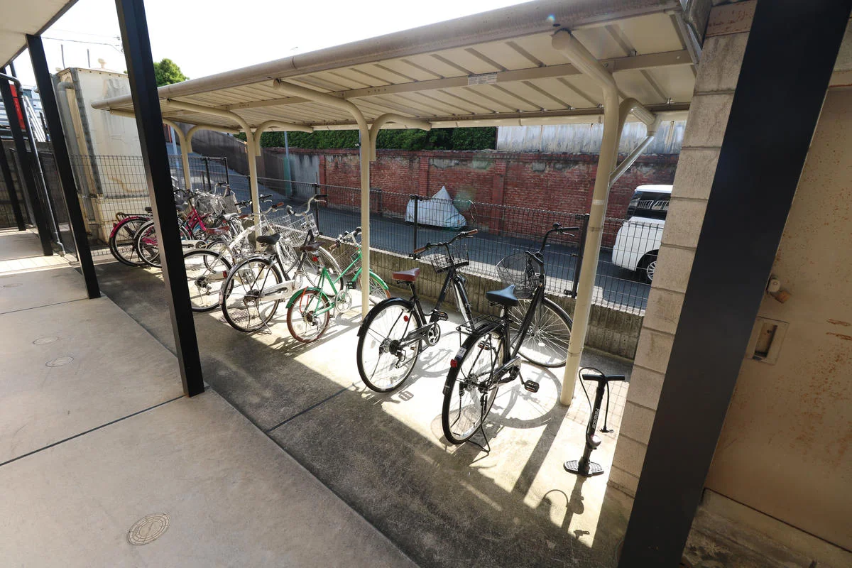 屋根付き駐輪場を完備