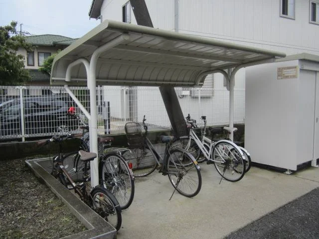 屋根付き駐輪場です。