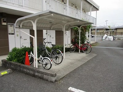 屋根付き駐輪場です。