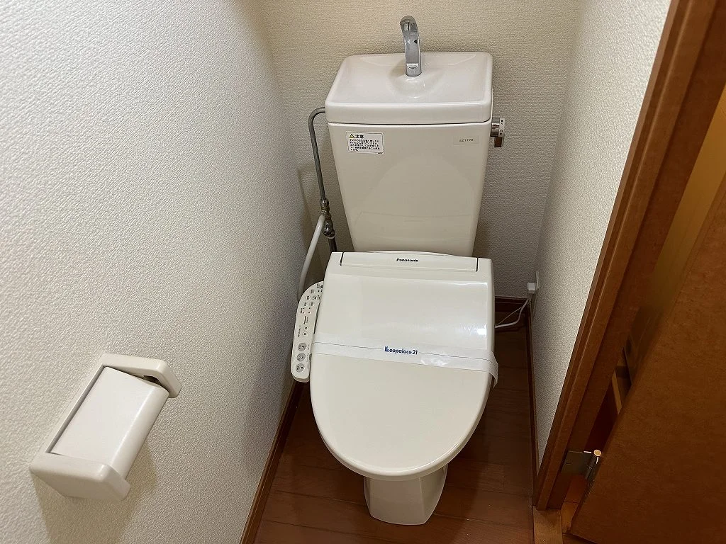 温水洗浄便座設置済みです