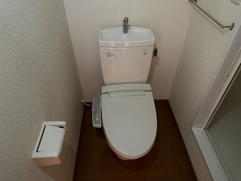 温水洗浄便座設置済みです