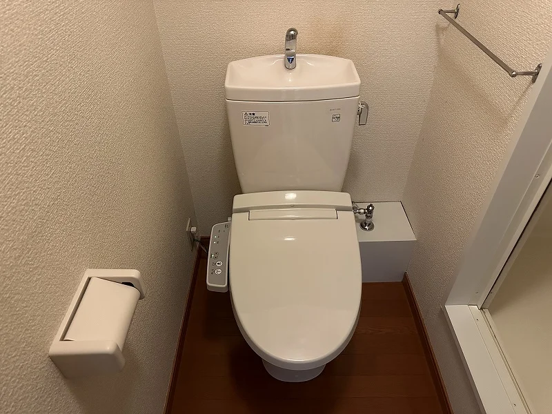 温水洗浄便座設置済みです