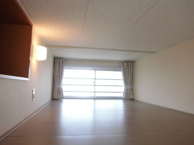 玄関横の収納になります。