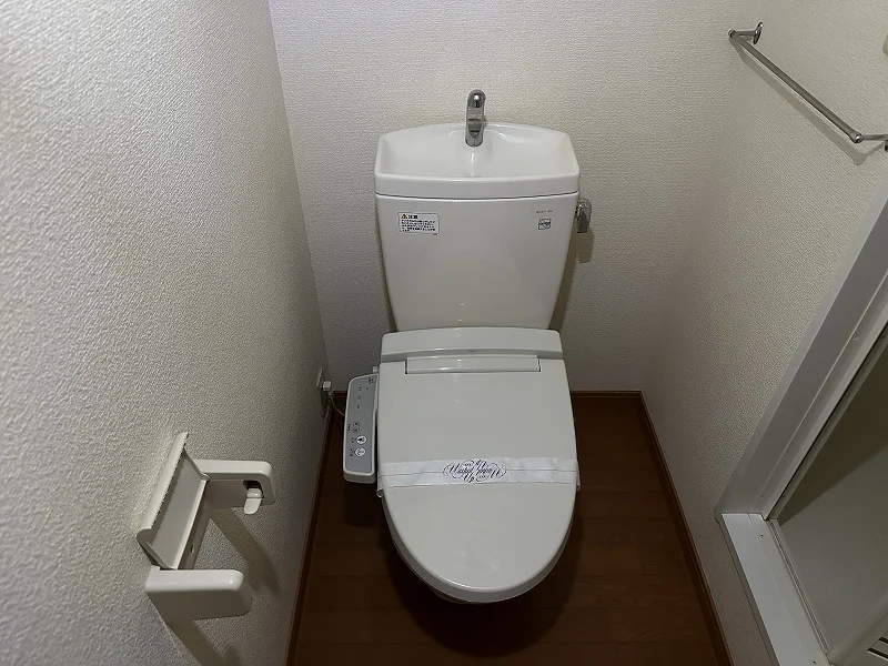温水洗浄便座設置済みです