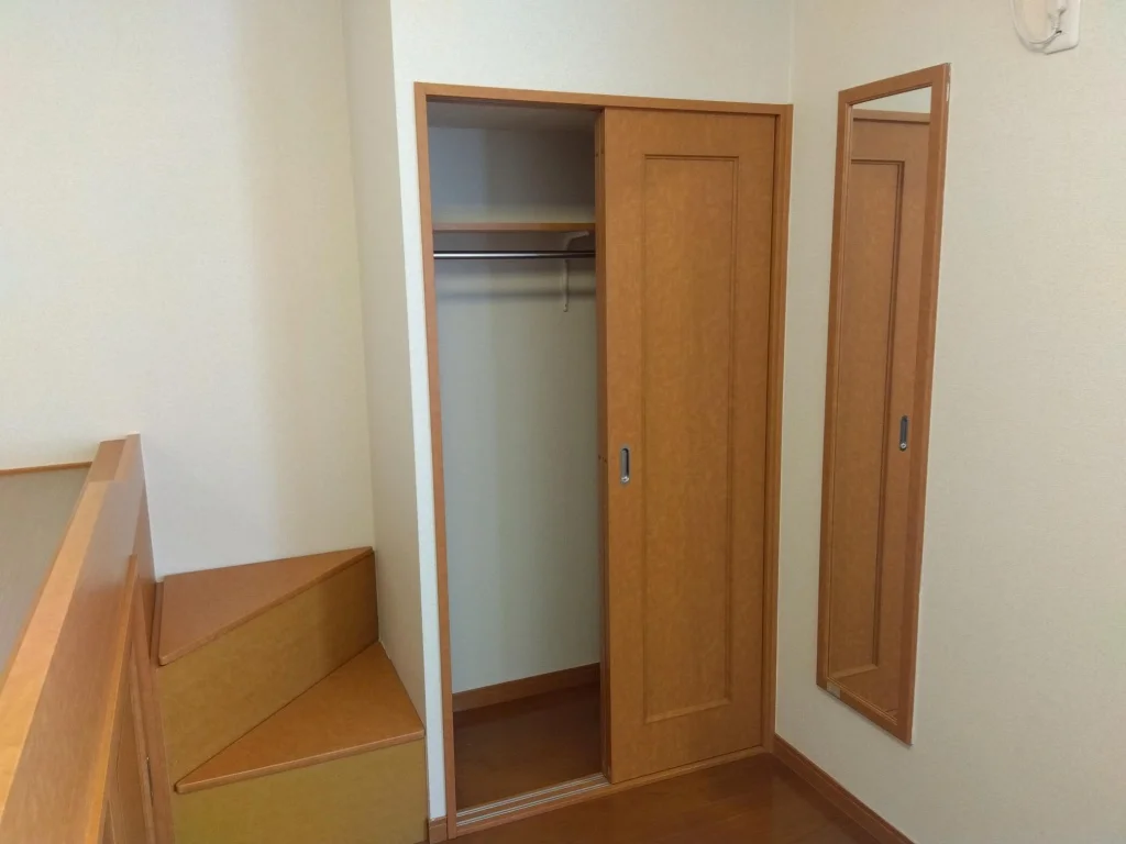 ベット下は収納スペースとなります。