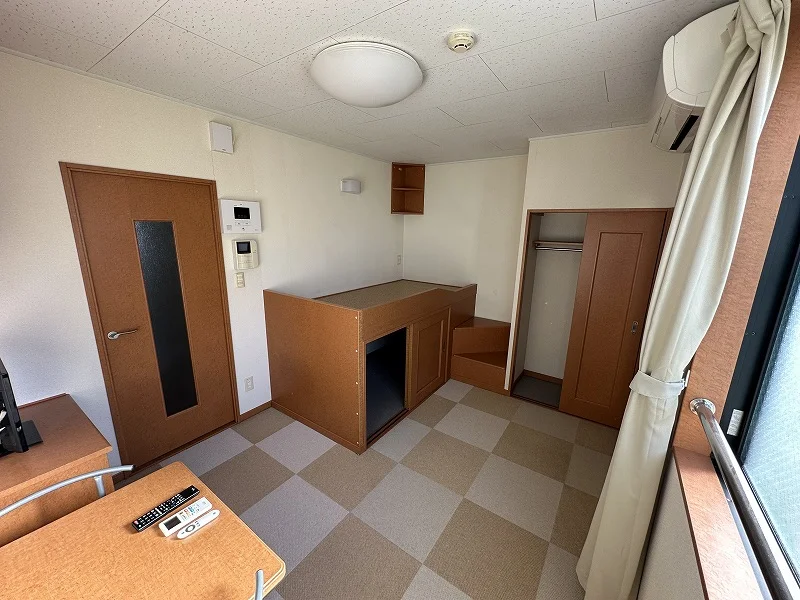 絨毯は無地の場合もございます