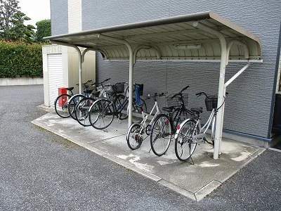 屋根付き駐輪場です。